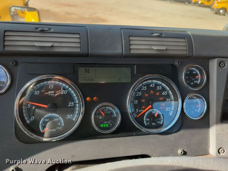 image for item NZ9297 2018 Freightliner  Cascadia 125 semi truck