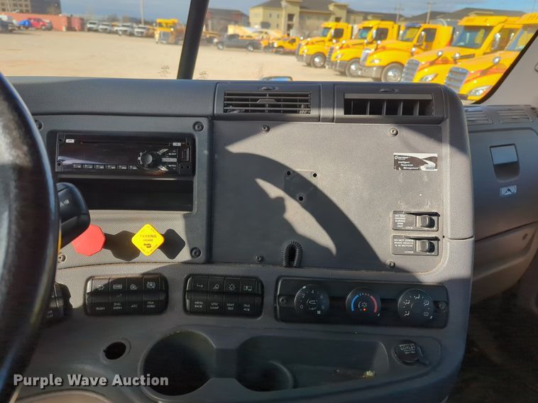 image for item NZ9297 2018 Freightliner  Cascadia 125 semi truck