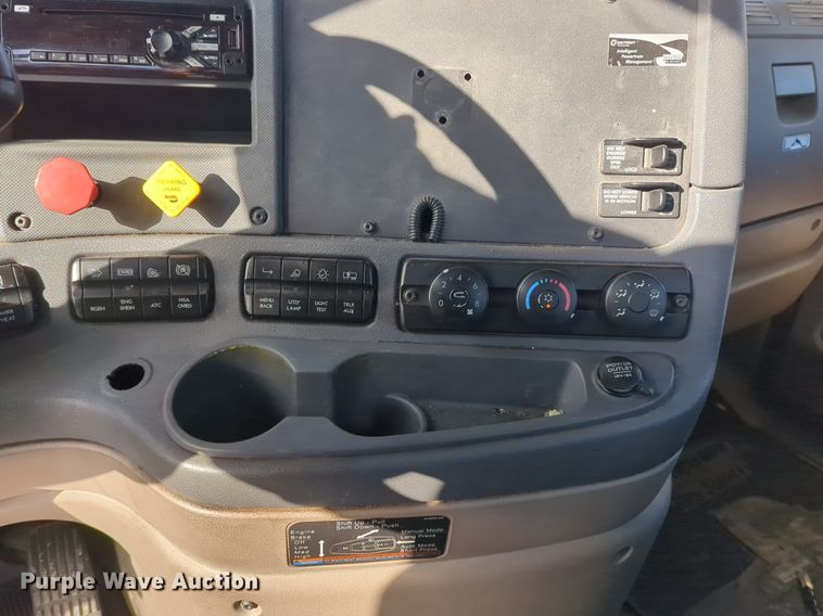 image for item NZ9297 2018 Freightliner  Cascadia 125 semi truck