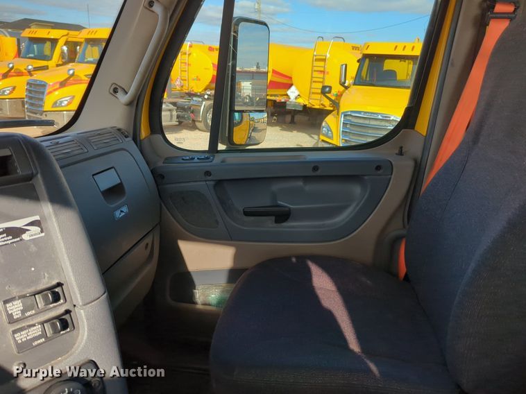 image for item NZ9297 2018 Freightliner  Cascadia 125 semi truck