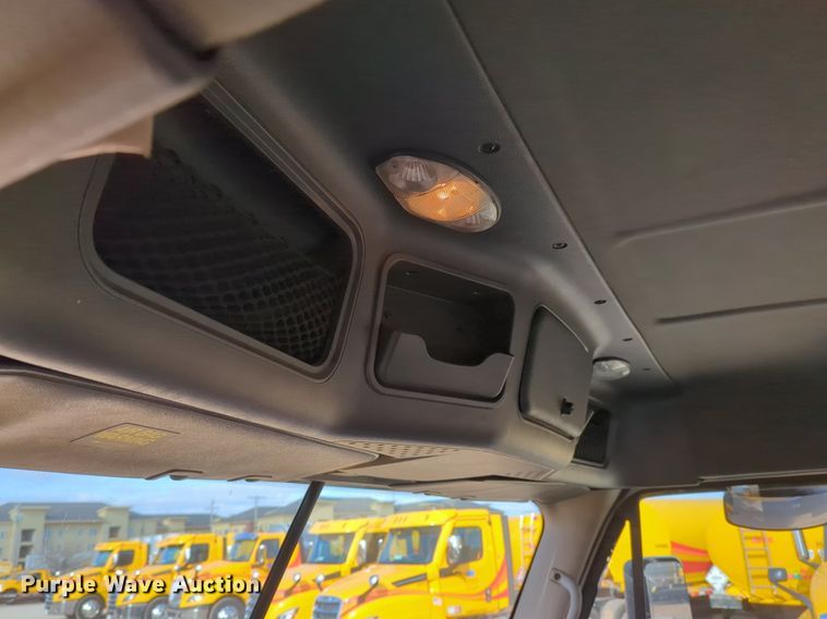 image for item NZ9297 2018 Freightliner  Cascadia 125 semi truck