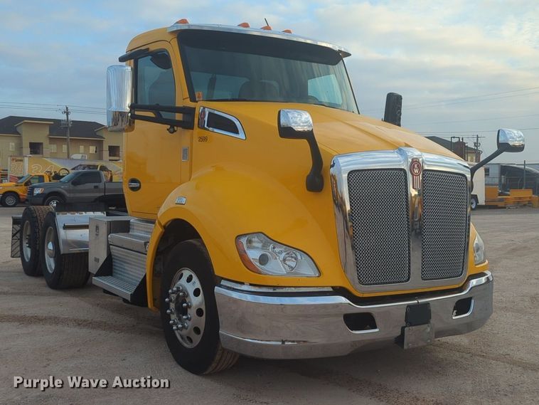 image for item OD9252 2019 Kenworth T680 semi truck