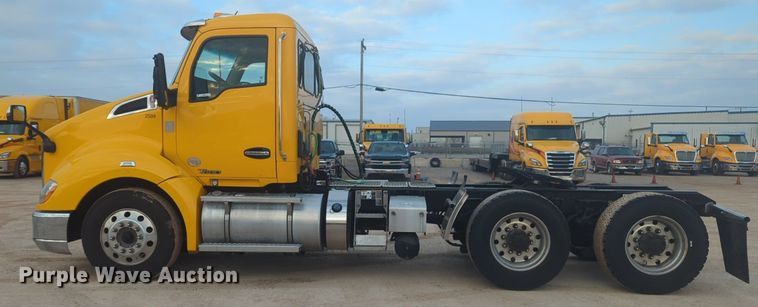 image for item OD9252 2019 Kenworth T680 semi truck