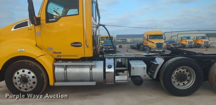 image for item OD9252 2019 Kenworth T680 semi truck