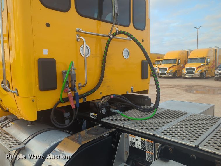 image for item OD9252 2019 Kenworth T680 semi truck