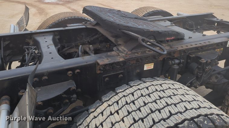 image for item OD9252 2019 Kenworth T680 semi truck