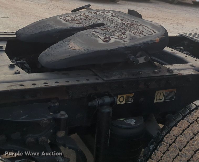 image for item OD9252 2019 Kenworth T680 semi truck