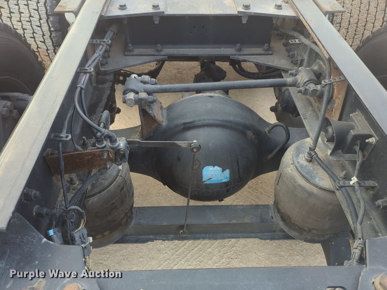 image for item OD9252 2019 Kenworth T680 semi truck