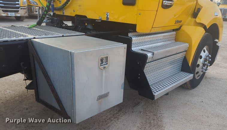 image for item OD9252 2019 Kenworth T680 semi truck