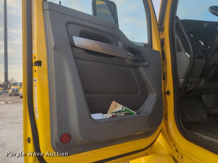 image for item OD9252 2019 Kenworth T680 semi truck