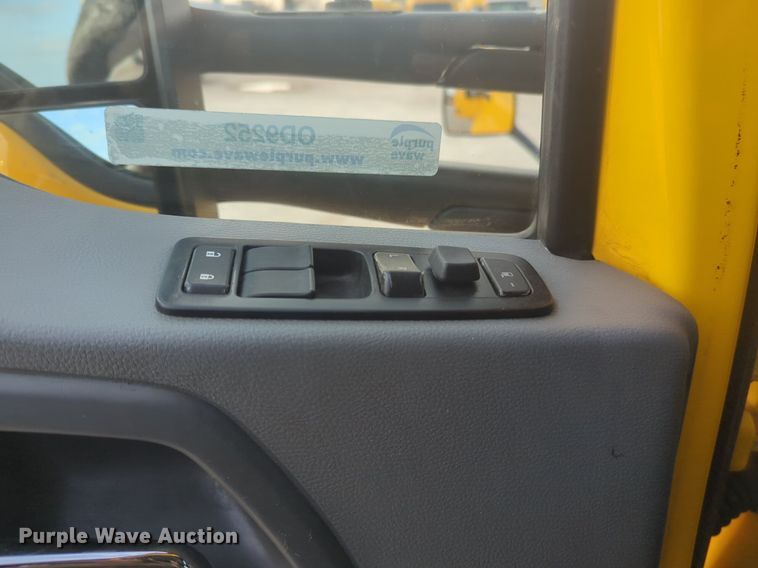 image for item OD9252 2019 Kenworth T680 semi truck