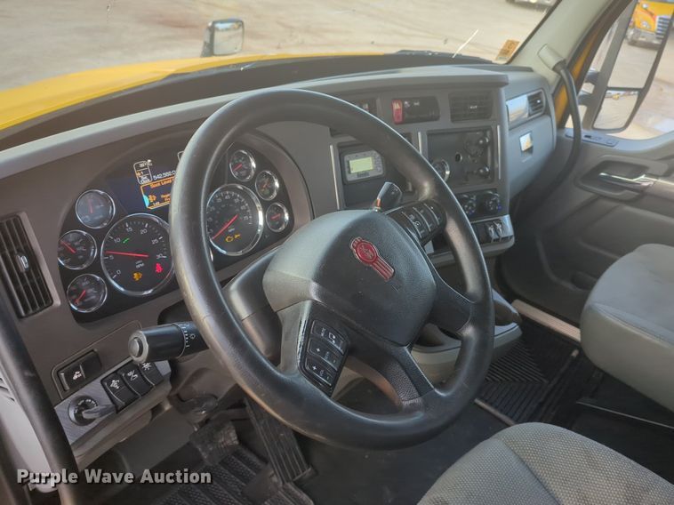 image for item OD9252 2019 Kenworth T680 semi truck