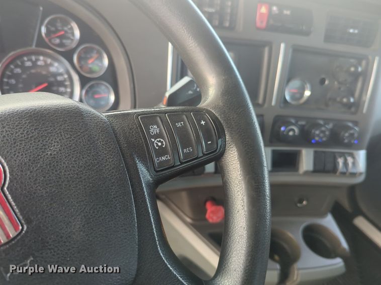 image for item OD9252 2019 Kenworth T680 semi truck