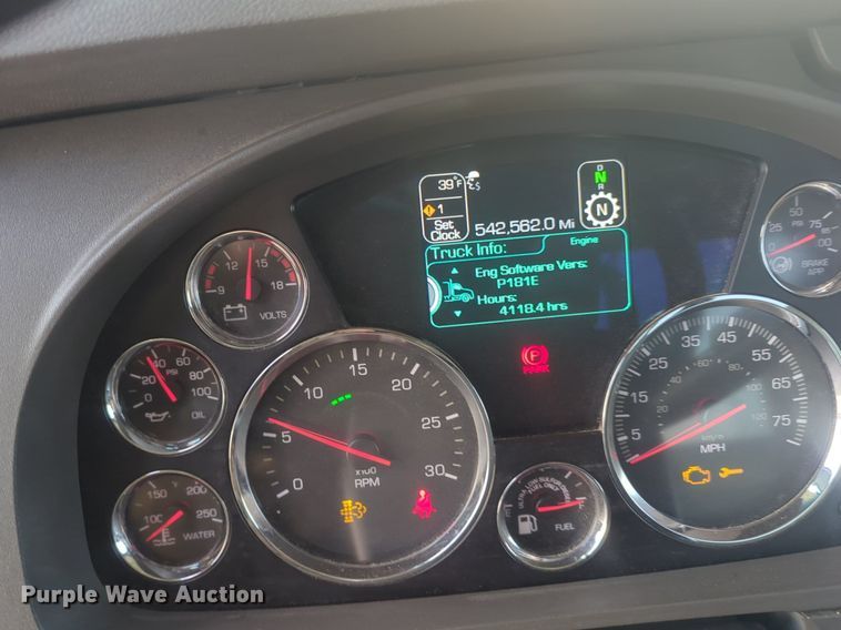 image for item OD9252 2019 Kenworth T680 semi truck