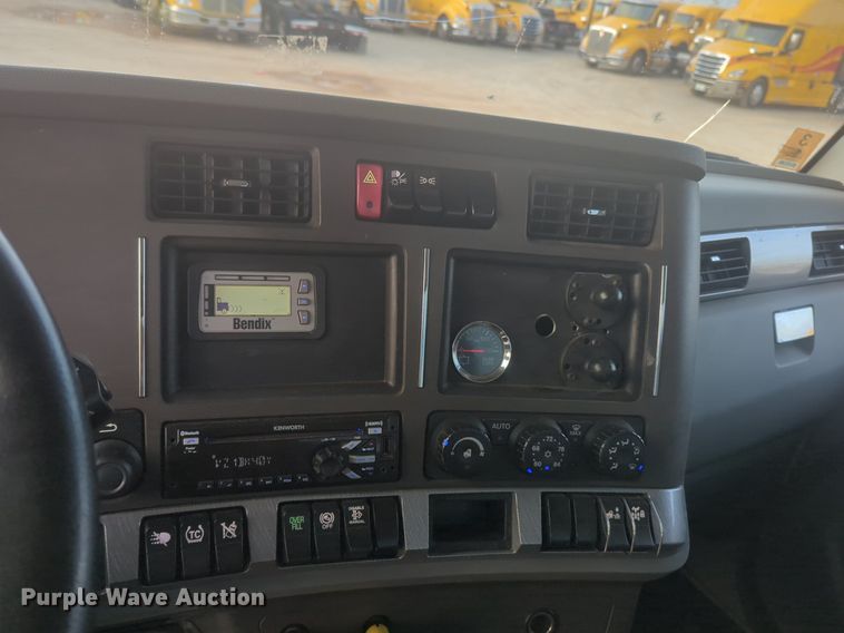 image for item OD9252 2019 Kenworth T680 semi truck
