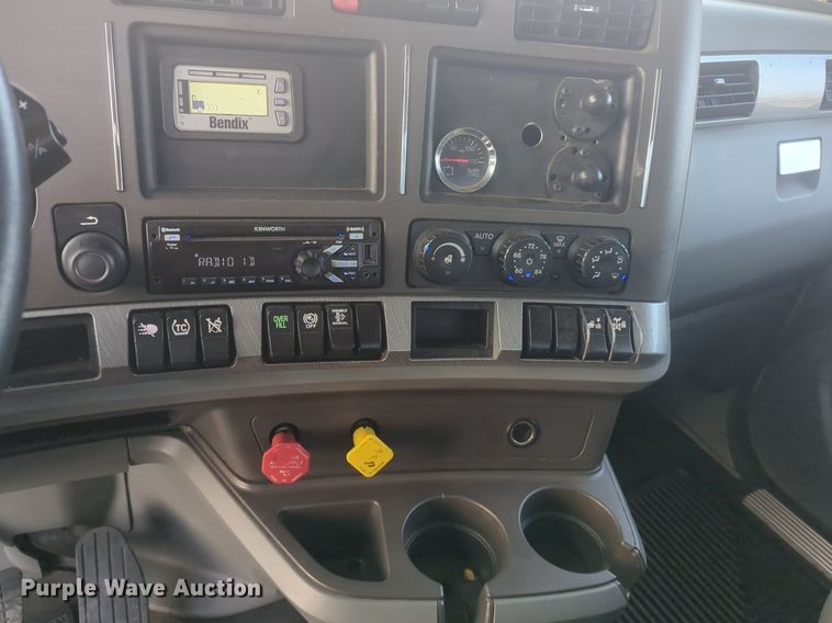 image for item OD9252 2019 Kenworth T680 semi truck