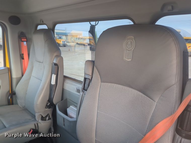 image for item OD9252 2019 Kenworth T680 semi truck