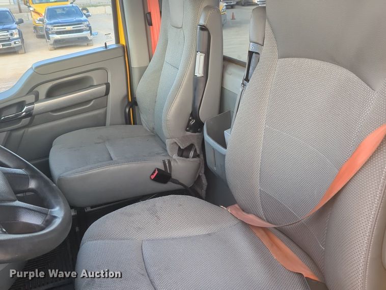 image for item OD9252 2019 Kenworth T680 semi truck