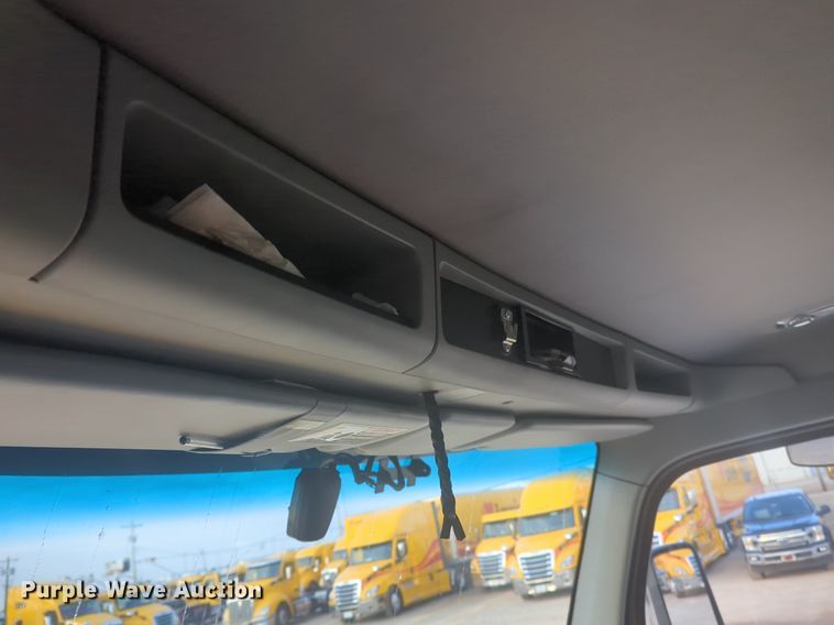 image for item OD9252 2019 Kenworth T680 semi truck