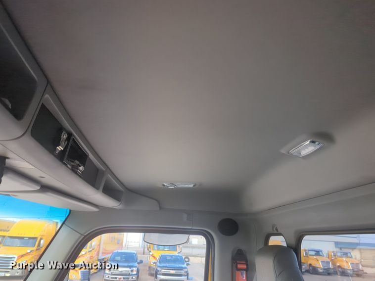 image for item OD9252 2019 Kenworth T680 semi truck