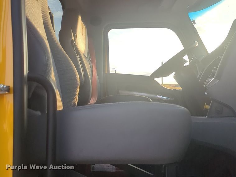 image for item OD9252 2019 Kenworth T680 semi truck