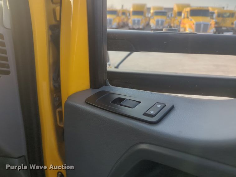 image for item OD9252 2019 Kenworth T680 semi truck