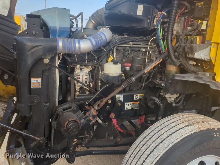 image for item OD9252 2019 Kenworth T680 semi truck