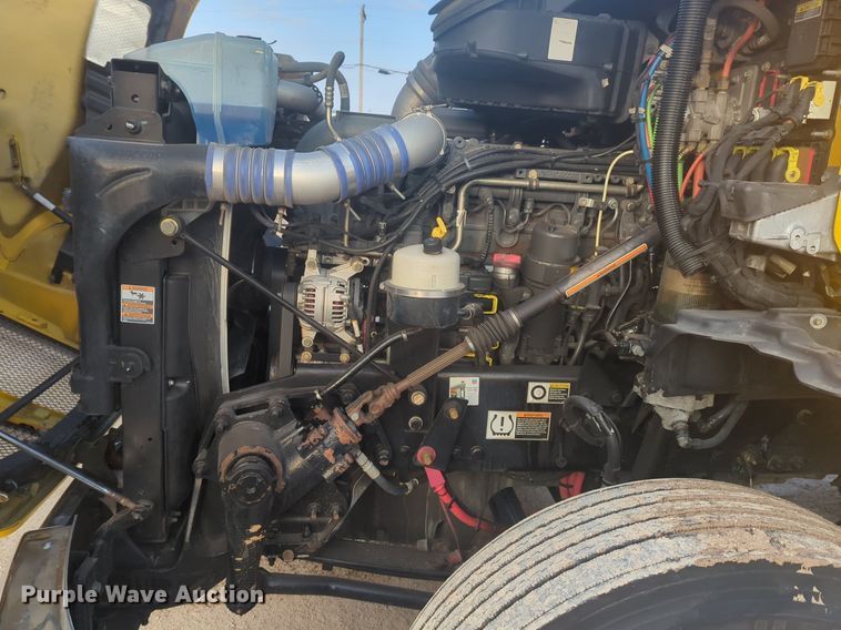 image for item OD9252 2019 Kenworth T680 semi truck