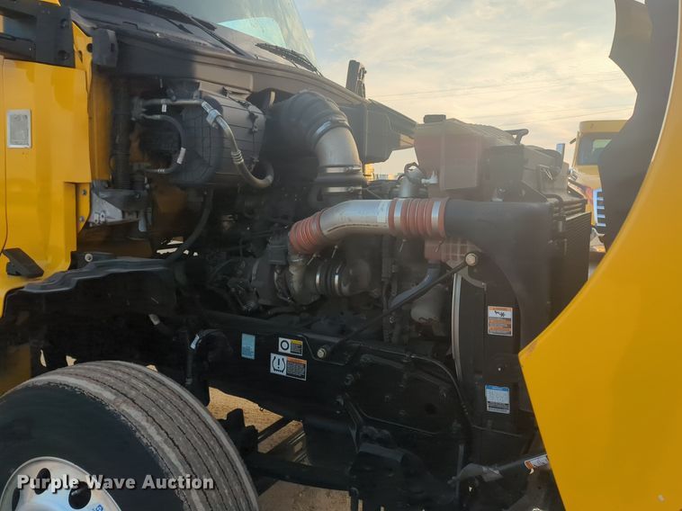 image for item OD9252 2019 Kenworth T680 semi truck