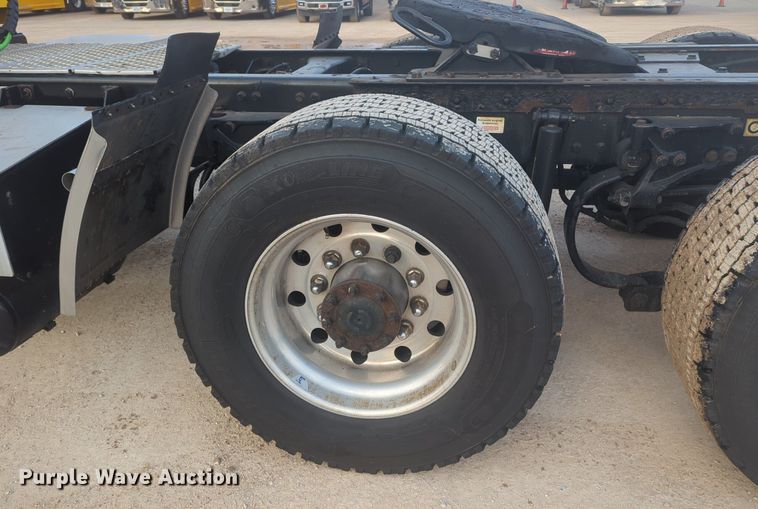 image for item OD9252 2019 Kenworth T680 semi truck