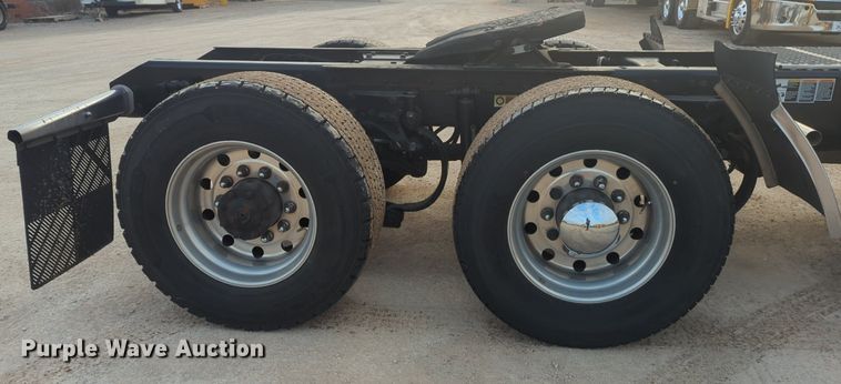 image for item OD9252 2019 Kenworth T680 semi truck