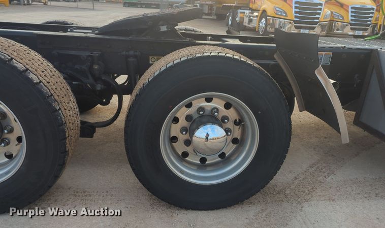 image for item OD9252 2019 Kenworth T680 semi truck