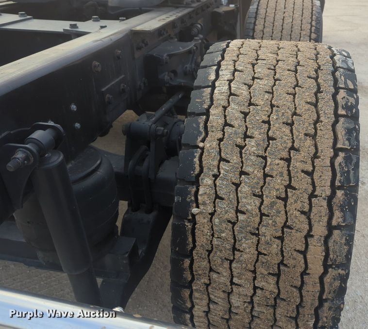 image for item OD9252 2019 Kenworth T680 semi truck