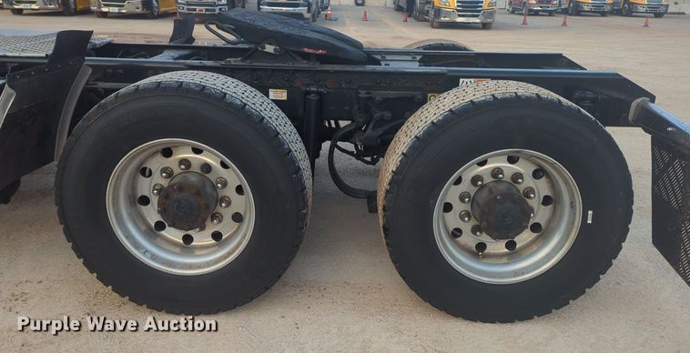 image for item OD9252 2019 Kenworth T680 semi truck