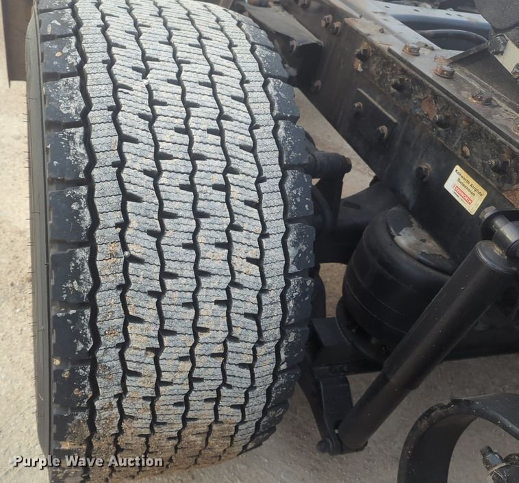 image for item OD9252 2019 Kenworth T680 semi truck