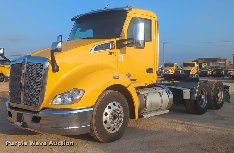 image for item OD9253 2020 Kenworth  T680 semi truck