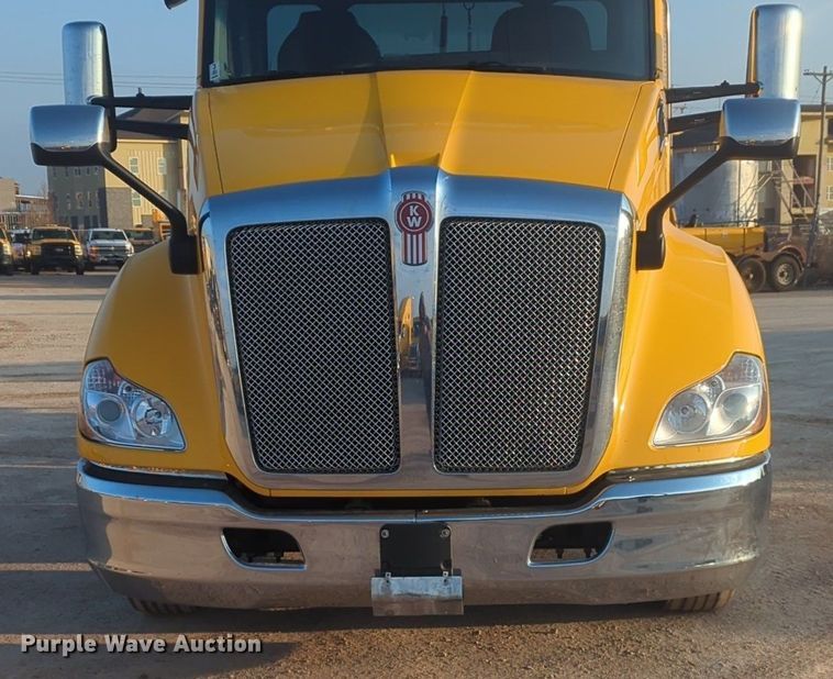 image for item OD9253 2020 Kenworth  T680 semi truck