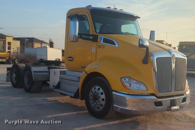 image for item OD9253 2020 Kenworth  T680 semi truck