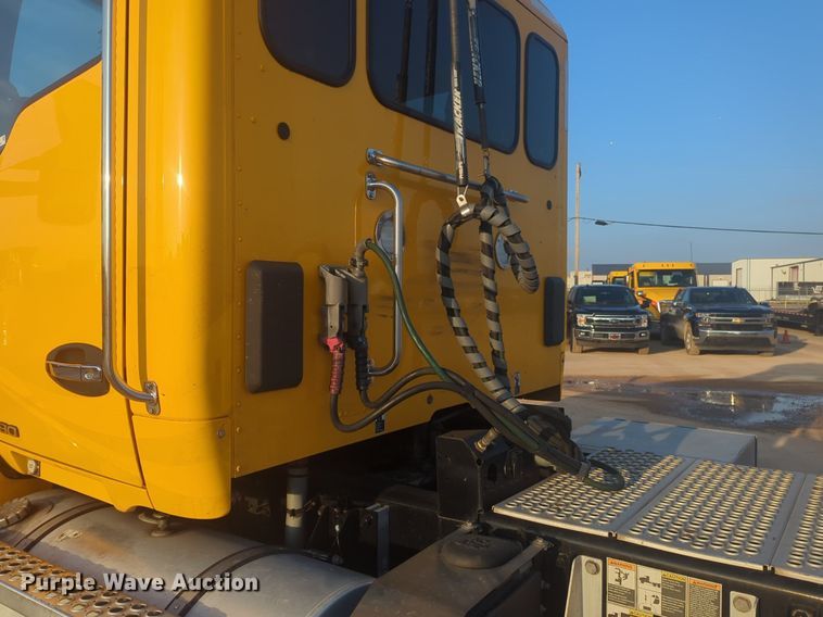 image for item OD9253 2020 Kenworth  T680 semi truck