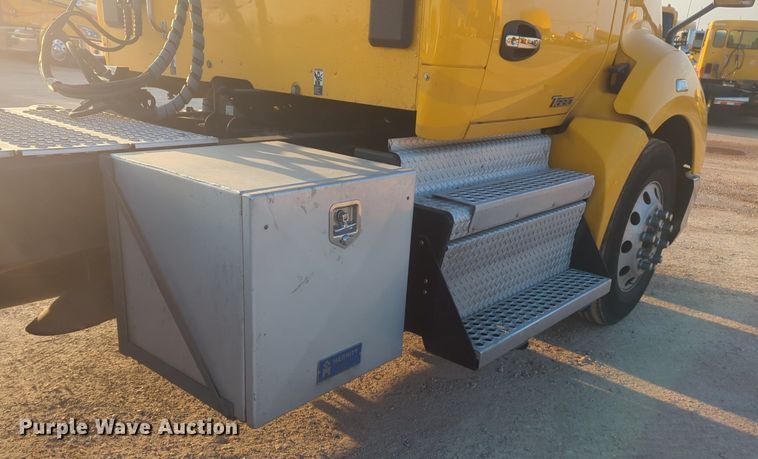 image for item OD9253 2020 Kenworth  T680 semi truck