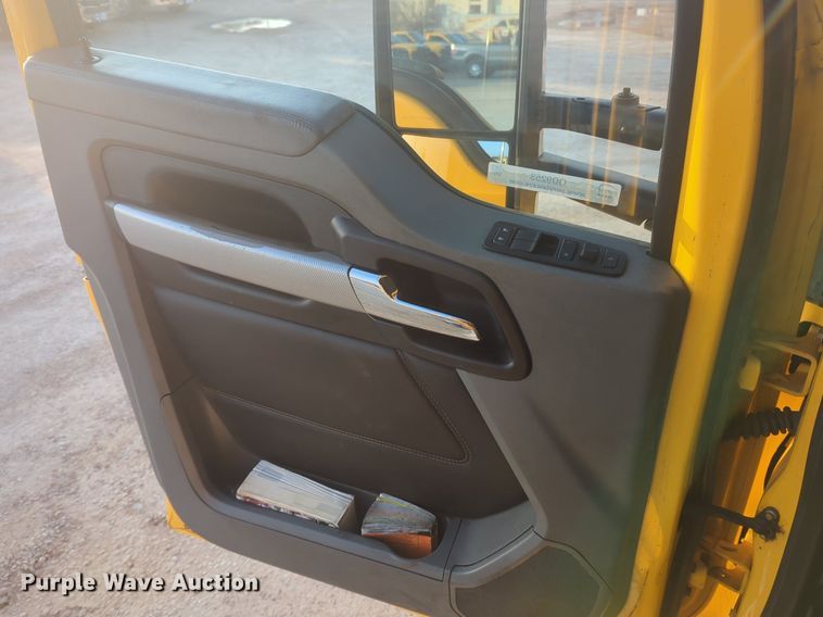 image for item OD9253 2020 Kenworth  T680 semi truck