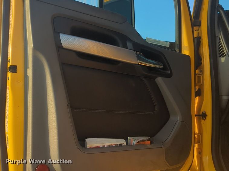 image for item OD9253 2020 Kenworth  T680 semi truck