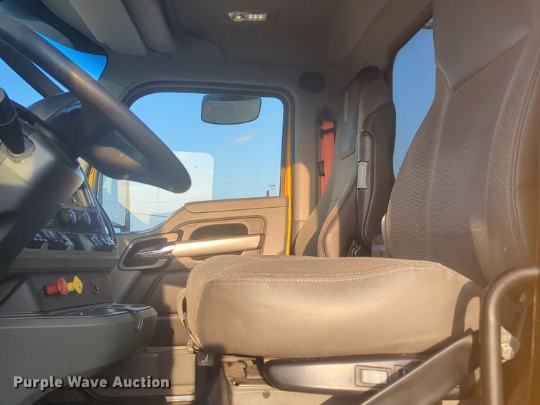 image for item OD9253 2020 Kenworth  T680 semi truck