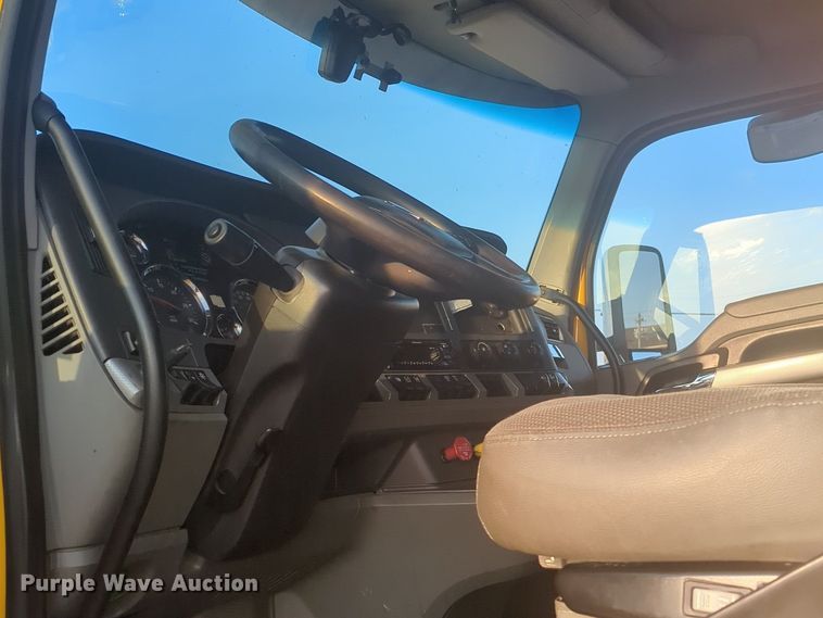 image for item OD9253 2020 Kenworth  T680 semi truck