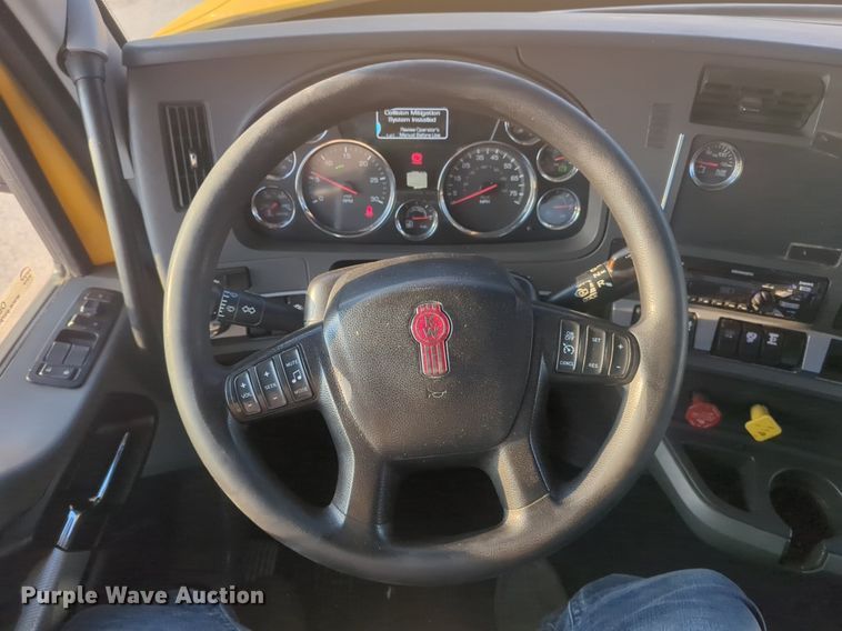 image for item OD9253 2020 Kenworth  T680 semi truck