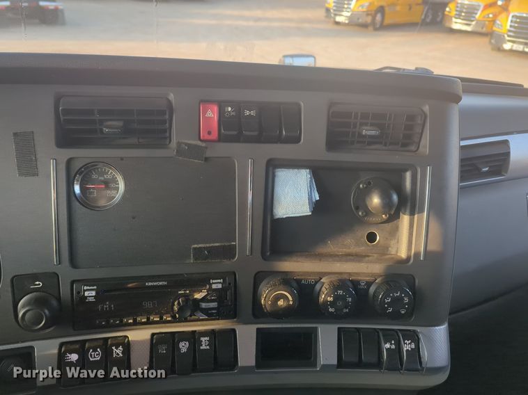 image for item OD9253 2020 Kenworth  T680 semi truck