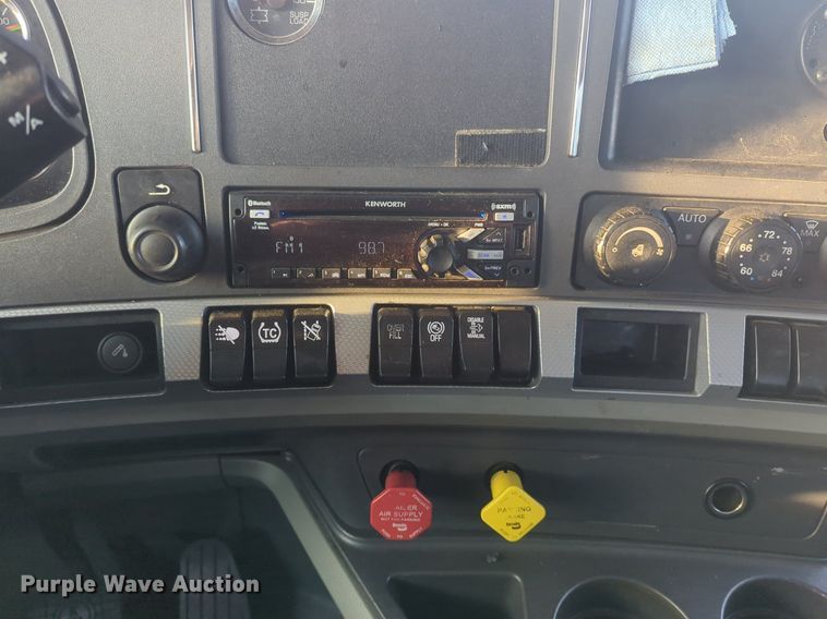 image for item OD9253 2020 Kenworth  T680 semi truck