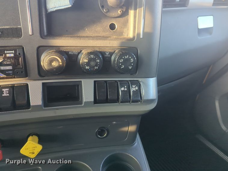 image for item OD9253 2020 Kenworth  T680 semi truck