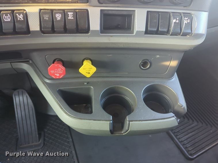 image for item OD9253 2020 Kenworth  T680 semi truck