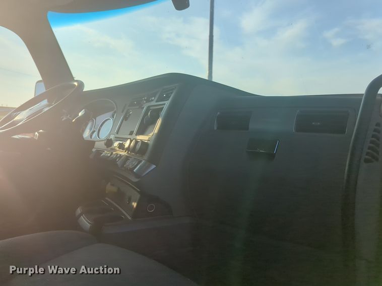 image for item OD9253 2020 Kenworth  T680 semi truck